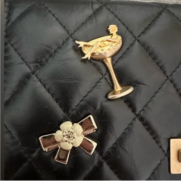 ****SOLD**** Chanel Lucky Charms Wallet on a Chain- Metiers d’ Arts 2017 - Picture 5 of 14